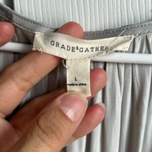 Grade & Gather Ruffled Satin Grey V-Neck Dress size Large - Picture 4 of 6